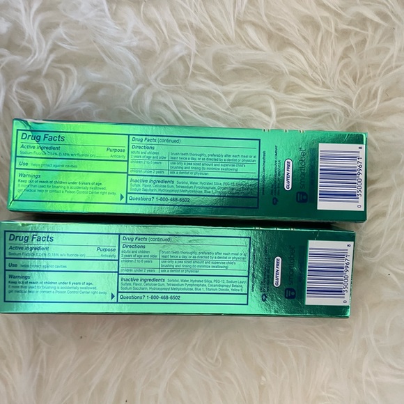 Colgate Max Fresh Toothpaste - Picture 3 of 3